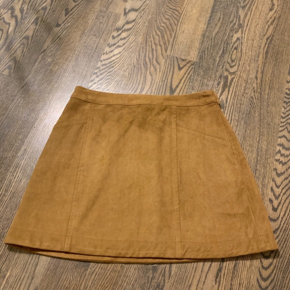 Faux suede skirt - Picture 2 of 4
